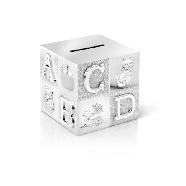 детска касичка във форма на куб с букви