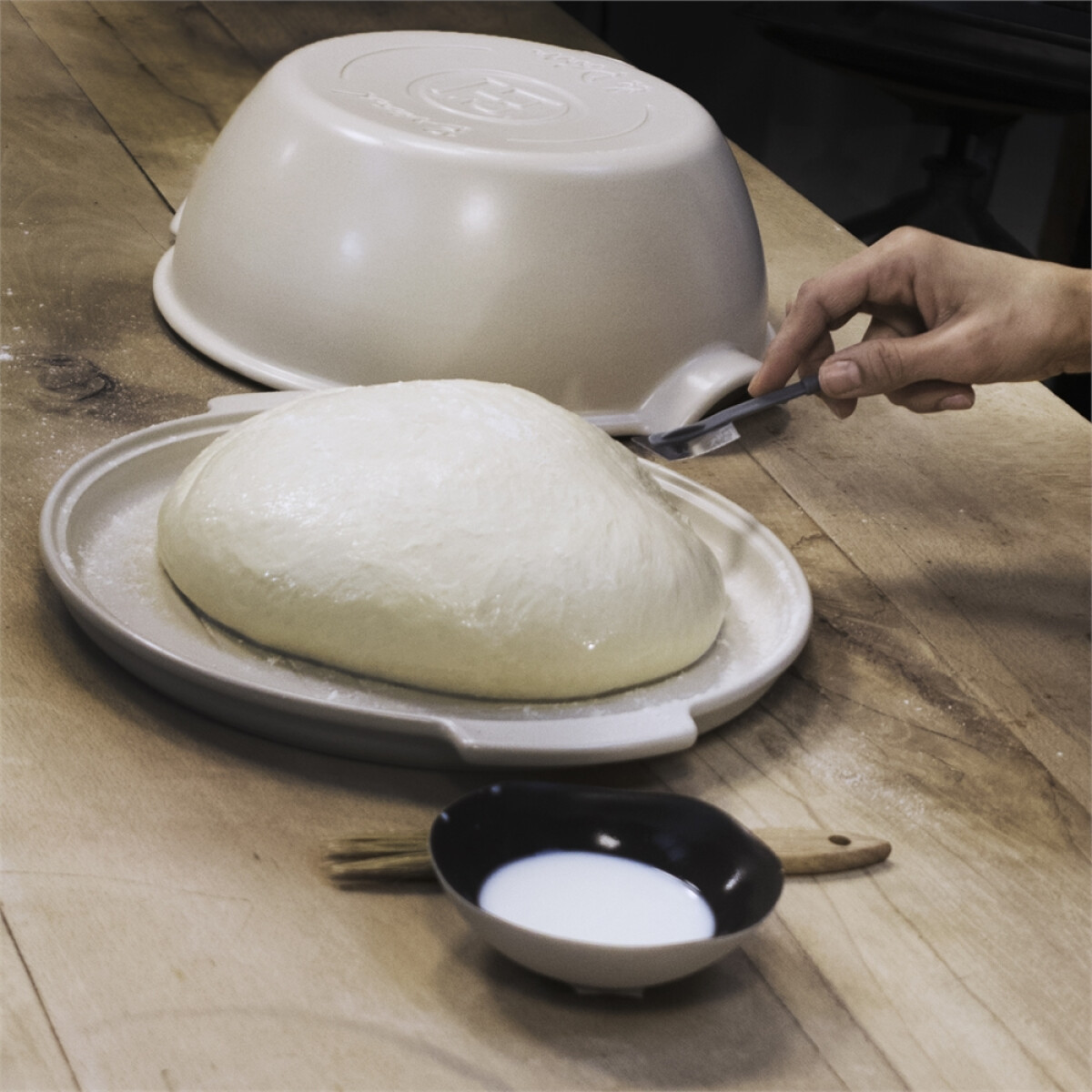 Керамична кръгла форма за печене на хляб EMILE HENRY ROUND BREAD BAKER - цвят черна