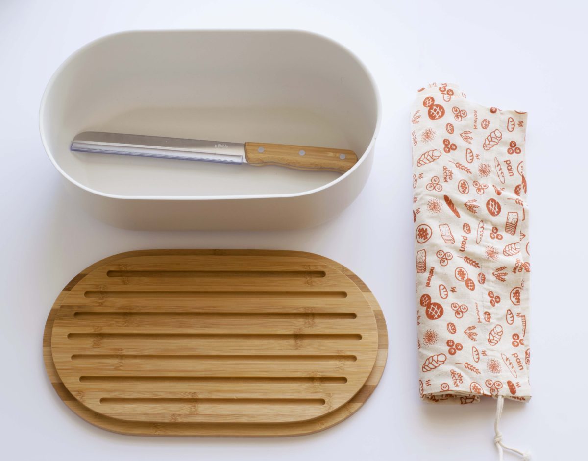 Кутия за хляб с дъска, нож и торбичка за хляб PEBBLY - цвят крем