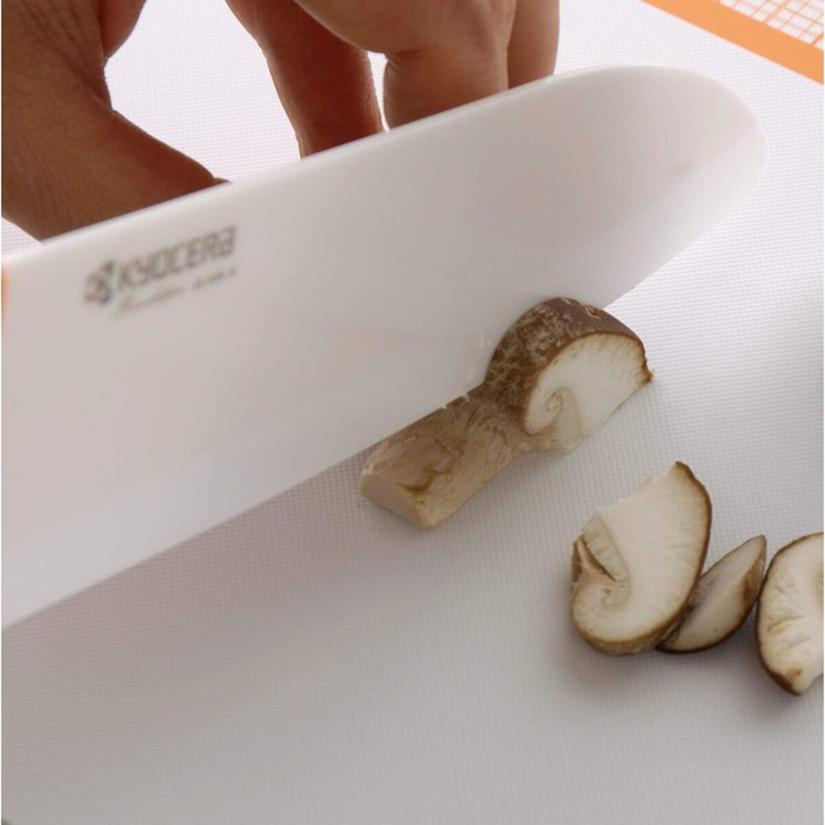 Комплект керамичен нож KYOCERA серия GEN и белачка - цвят бял