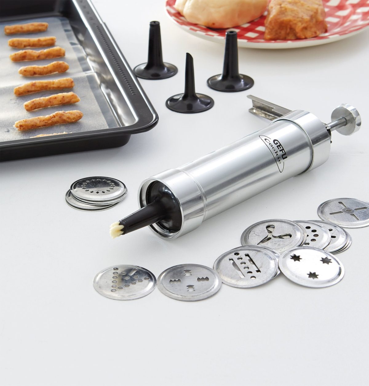 Комплект метален сладкарски шприц GEFU COOKIE + силиконова подложка за печене